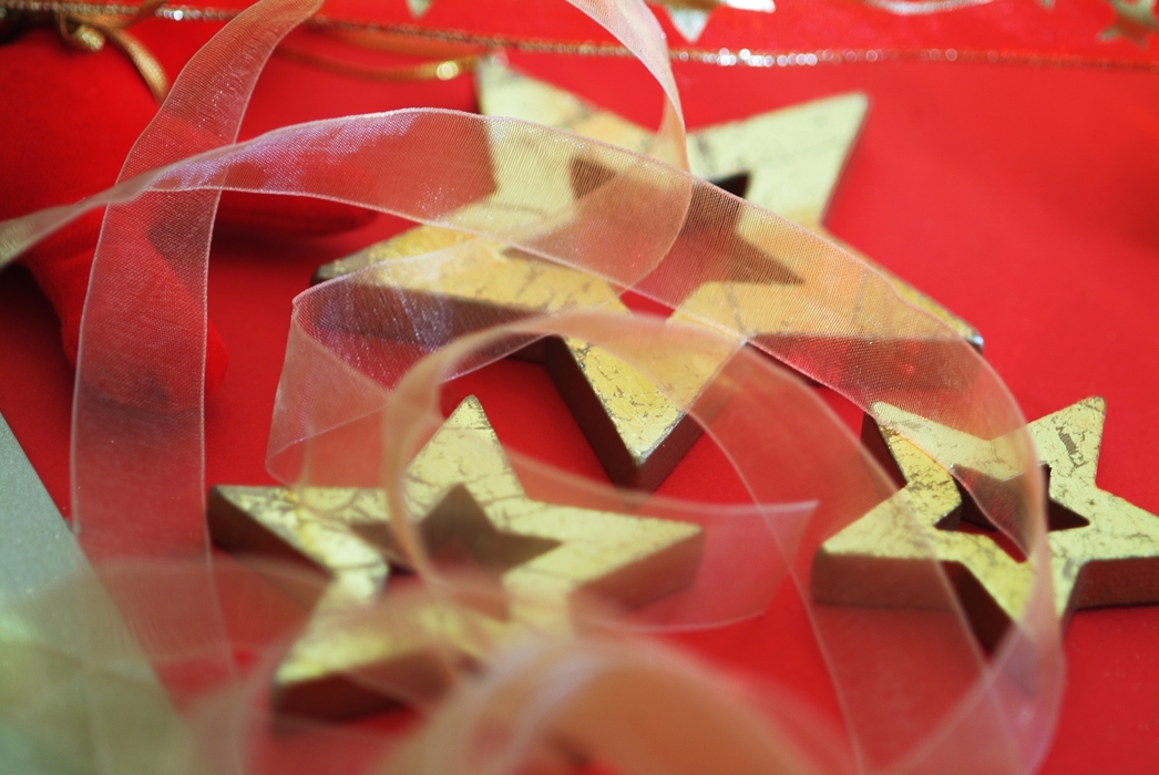 Christmas Ornaments: Gold Stars on Red